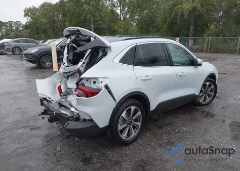 2025 Ford Escape Platinum z USA, uszkodzony, nr VIN 1FMCU0JZ4SUA18510